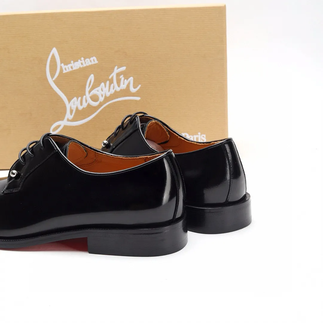 Batch 1,080 yuan 💰••New real shots••CL～High-end men’s 👔casual•loafers with red soles! ••🆑Genuine and top-quality goods from original orders ••✅💯 Purchase goods from top-quality original orders! Original imported patterned cowhide ➕Imported cowhide lining ➕Cowhide feet ➕Original leather outsole~🉑️Feel free to compare the authentic ones! Size: 38-44 (45.46.47 can be customized)